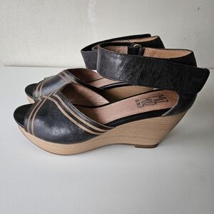 Miz Mooz Black Leather Wedge Sandals 7.5